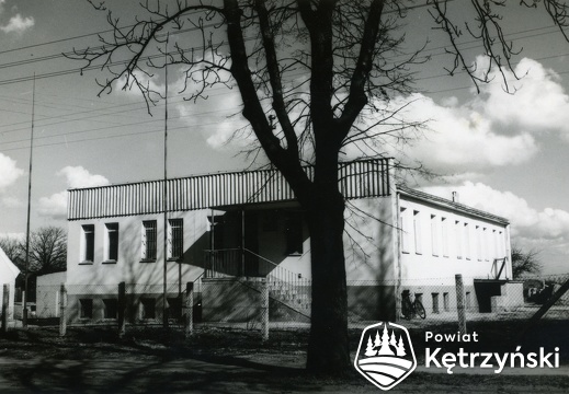 Korsze, siedziba Miejskiego Zakładu Gospodarki Komunalnej i Mieszkaniowej przy ul. Wojska Polskiego – ok. 1972r.