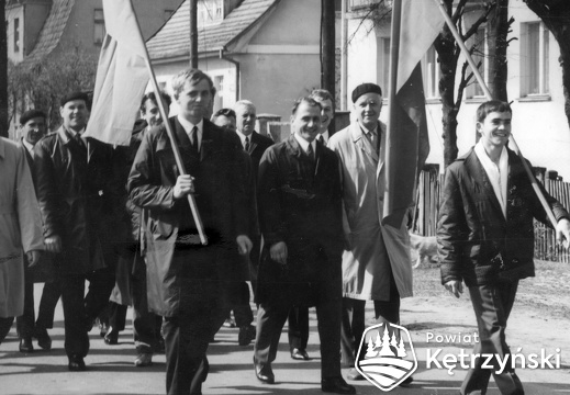 Korsze, grupa uczestników pochodu – 1.05.1969r.