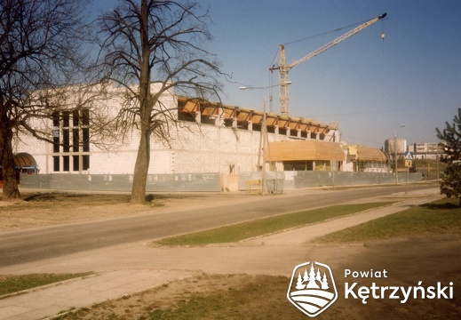 Budowa hali sportowej przy ul. Kazimierza Wielkiego 12 – 2003r.