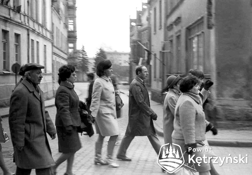 Grupa nauczycieli Liceum ogólnokształcącego w pochodzie – 1.05.1969r.    