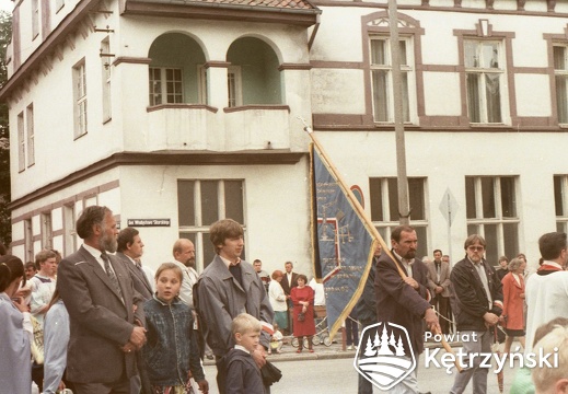 Delegacja kętrzyńskiej „Solidarności” podczas procesji Bożego Ciała – 1989r.   