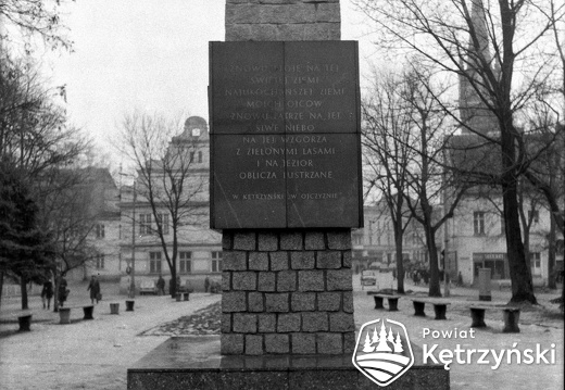 Obelisk Wojciecha Kętrzyńskiego przy ówczesnym pl. Wolności – 1989r.   
