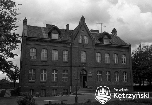 Budynek Centrum Kształcenia Ustawicznego (CKU) przy ul. Szkolnej – 1989r.      