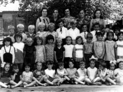 Barciany, dzieci i personel przedszkola - 1973r.