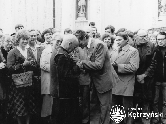 Święta Lipka, wręczenie odznaki ks. A. Ząbkowi „Zasłużony dla Warmii i Mazur” – 1984r.