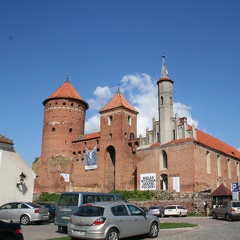 Reszel, widok na zamek od strony kościoła - 16.08.2011r.