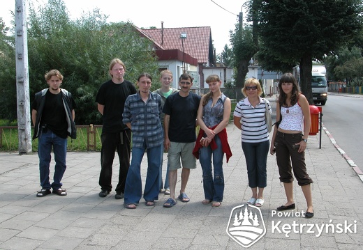Korsze, grupa uczestników IX Międzynarodowego Pleneru Plastycznego - 15.07.2007r.