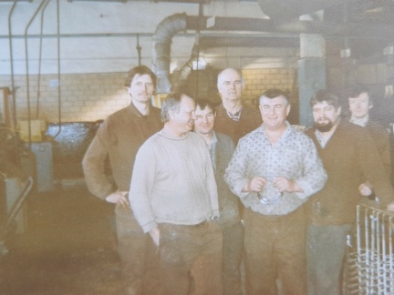 Pracownicy galwanizerni Polam Farel , w środku Wacław Brzozowski - poł. lat 90.