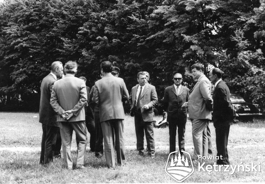 Korsze, przedstawiciele władz przed pochodem - 1.05.1974r.