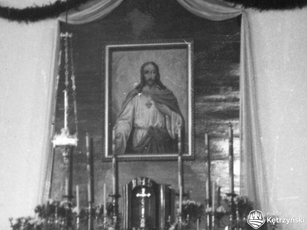 Korsze, prowizoryczny ołtarz główny w dniu konsekracji kościoła po rozbudowie - 1959r.