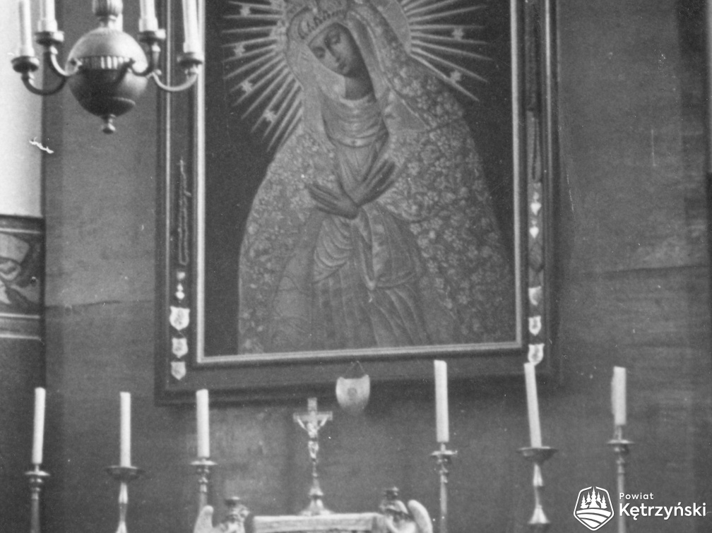 Korsze, ołtarz Matki Bożej Ostrobramskiej w kościele p.w. Podwyższenia Krzyża Świętego - 1960r.