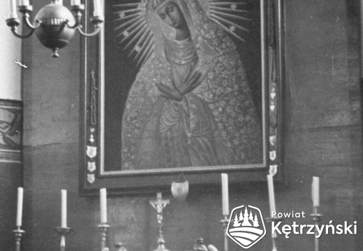 Korsze, ołtarz Matki Bożej Ostrobramskiej w kościele p.w. Podwyższenia Krzyża Świętego - 1960r.