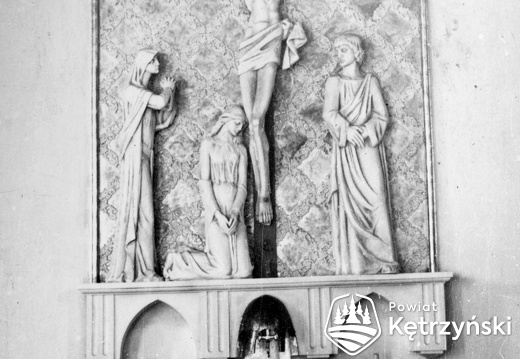 Korsze, wnętrze katolickiego kościoła p.w. Podwyższenia Krzyża Świętego, nowy główny ołtarz - 1965r.