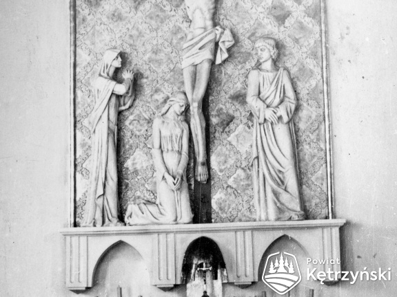 Korsze, wnętrze katolickiego kościoła p.w. Podwyższenia Krzyża Świętego, nowy główny ołtarz - 1965r.