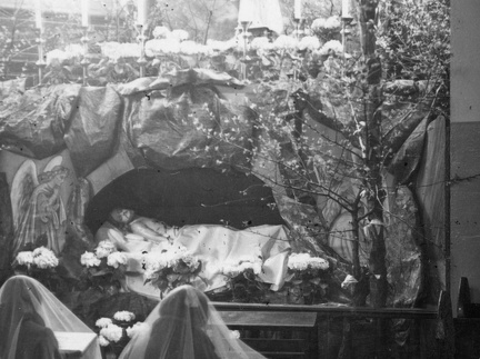 Korsze, wnętrze katolickiego kościoła p.w. Podwyższenia Krzyża Świętego, grób Chrystusa Pana - 1969r.