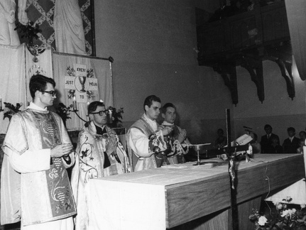 Korsze, prymicyjna Msza Święta podczas której diakon Alfons Kazpiesiuk otrzymał święcenia kapłańskie - 1971r.