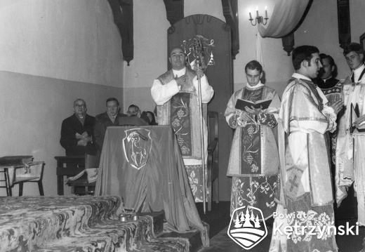 Korsze, uroczystość poświęcenia kaplicy Matki Bożej Miłosierdzia przez ks. Biskupa Józefa Drzazgę - 1970r.