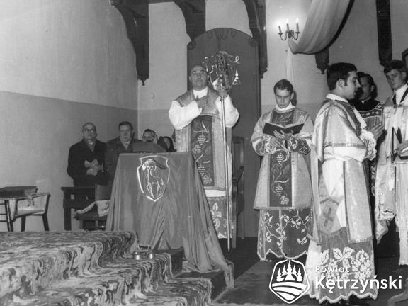 Korsze, uroczystość poświęcenia kaplicy Matki Bożej Miłosierdzia przez ks. Biskupa Józefa Drzazgę - 1970r.