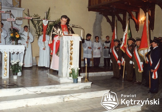 Korsze, podczas Mszy św. z okazji 74. rocznicy odzyskania niepodległości- 8.11.1992r.