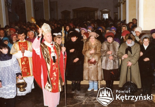 Korsze, uroczystości z okazji 90. rocznicy poświęcenia kościoła i 35. rocznicy rozbudowy kościoła- 18.12.1993r.