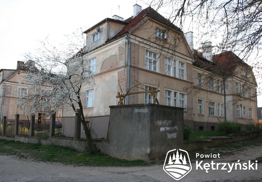 Pokoszarowe budynki mieszkalne przy ul. Parkowej - 15.04.2007r.