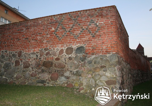 Północno-zachodni narożnik średniowiecznych murów obronnych - 1.04.2007r.