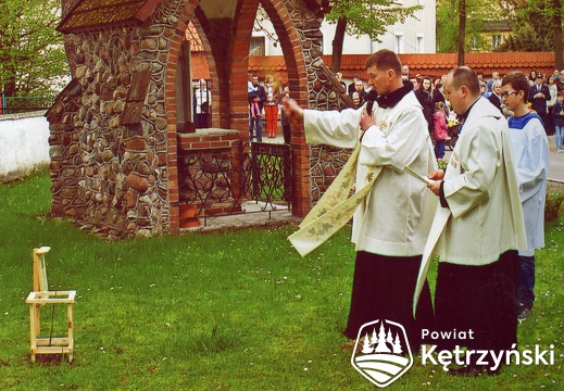 Korsze, uroczystości dziękczynienia za kanonizacje JPII, poświęcenie dębu papieskiego - 26-27.04.2014r.