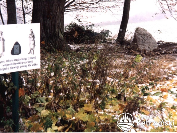 Góry, tablica informacyjna przy kamieniu upamiętniającym bitwę krzyżacko-litewską w 1311r. - 25.10.2003r 