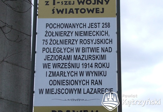 Tablica informacyjna przed wejściem na cmentarz wojenny - 2006r.