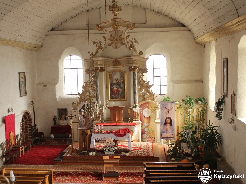 Mołtajny, wnętrze kościoła p.w. św. Anny z ołtarzem - 30.09.2016r.