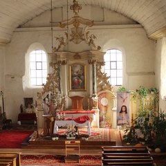 Mołtajny, wnętrze kościoła p.w. św. Anny z ołtarzem - 30.09.2016r.