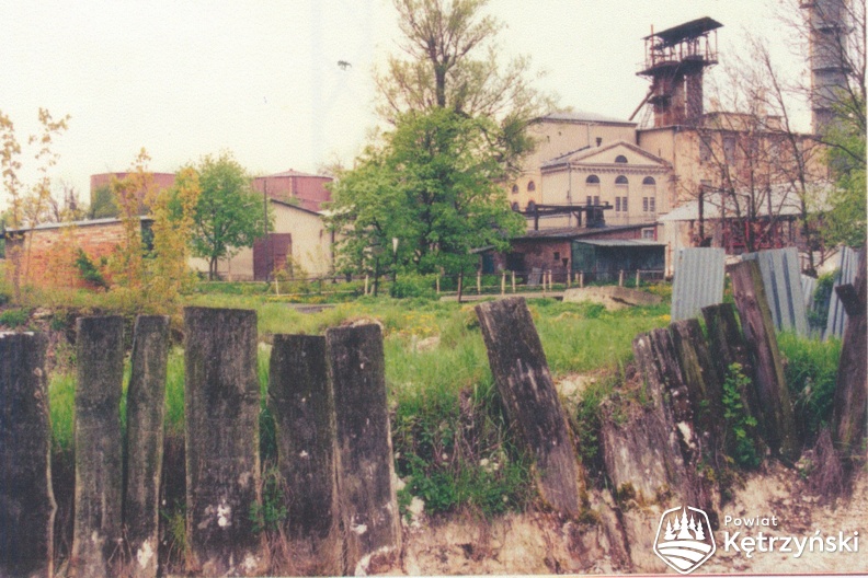 Rastenburg_Zuckerfabrik von der Bahn gesehen_1998.jpg