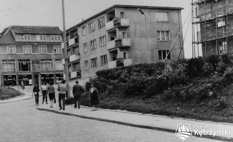 1973 HK Rastenburg, Schlo+čstra+če, Kaufhaus Gro+č u Neubauten PK_OK.jpg